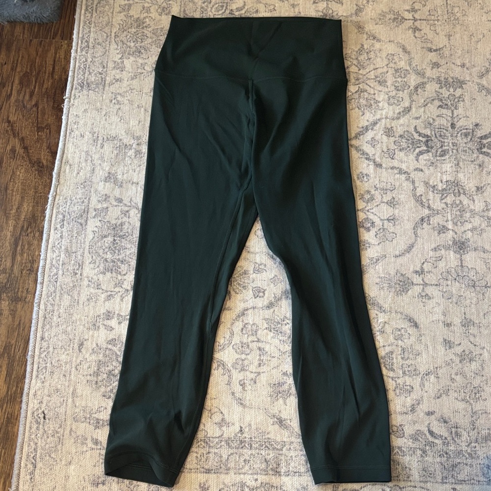 Lululemon Women’s Align Cropped 23” Leggings - size 6 - rainforest green